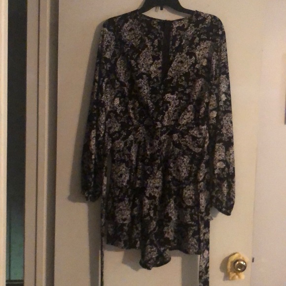 Black floral mini romper - Picture 1 of 2